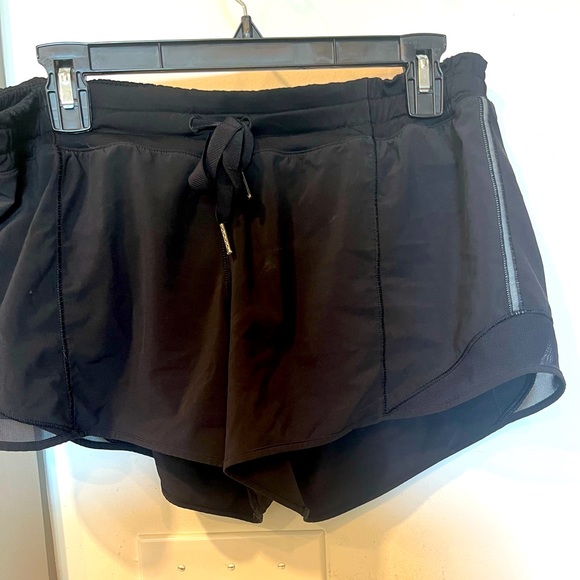 Lululemon Hotty Hot Shorts - Picture 1 of 1